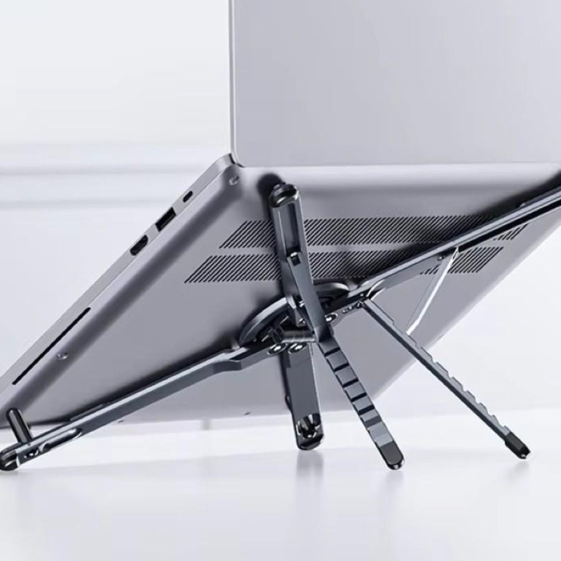 Fourfold Riser Max under a laptop, lifting it at an angle off the desk